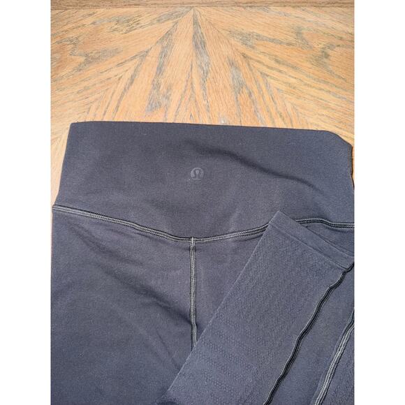 Lululemon Reveal Tight *Mesh Stripes Titanium size 4 - Picture 7 of 8